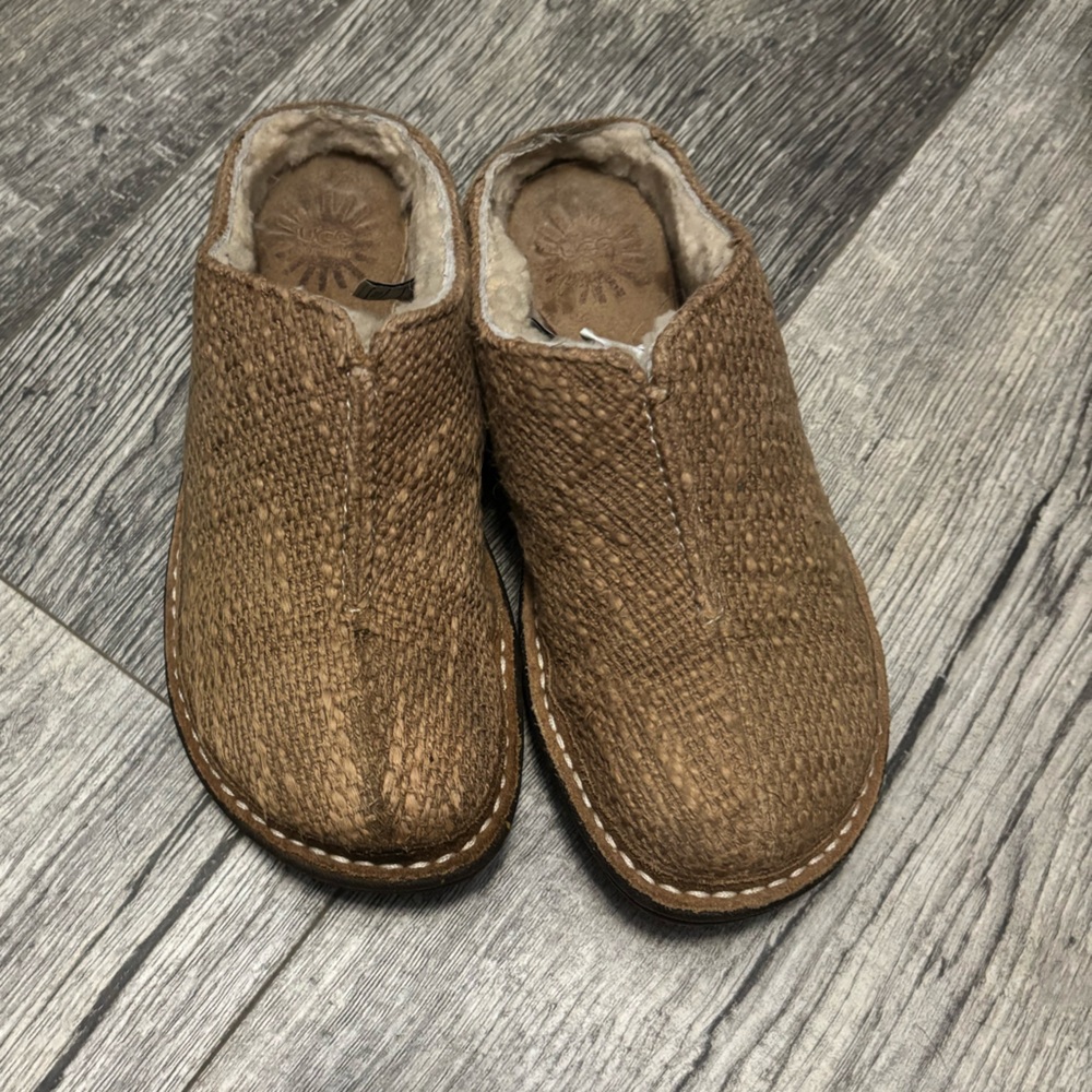 Ugg Slippers Size 6
